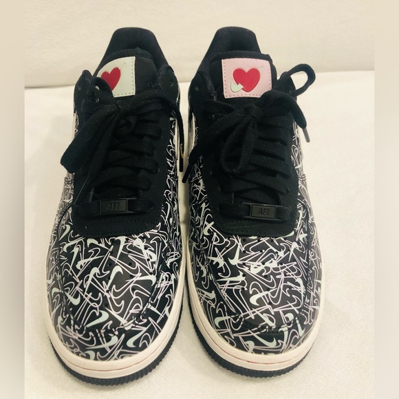 Women’s Air Force 1 ‘07 Low SE ‘Valentine’s Day’ Size US 9 W Black/White - Picture 4 of 4